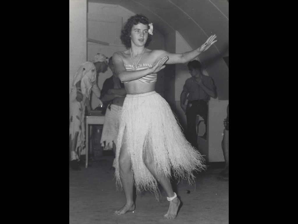 B750 Bobbi Hula 1